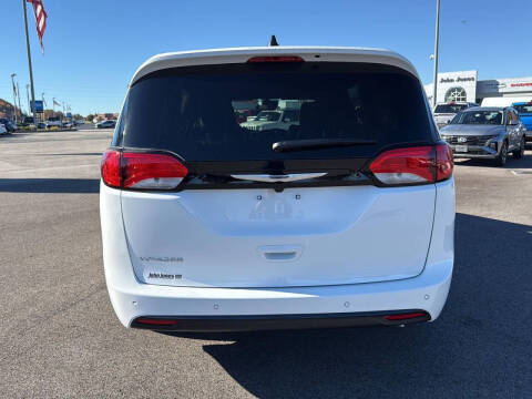 2026 Chrysler Voyager LX