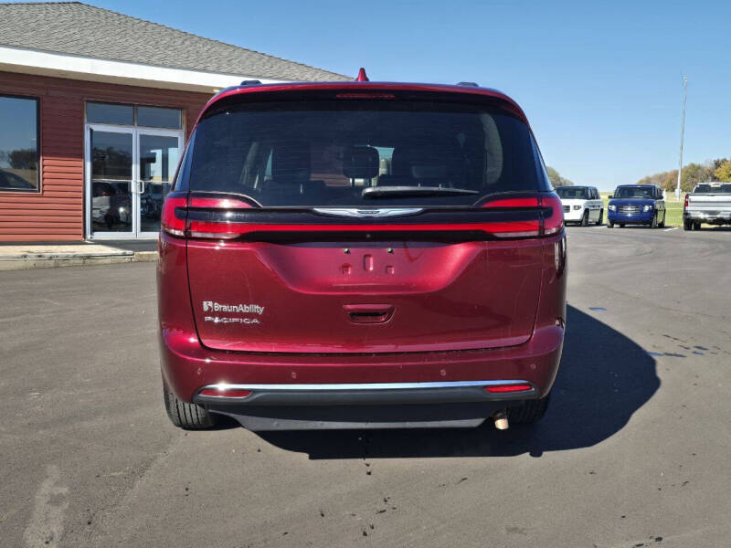 2022 Chrysler Pacifica Touring L