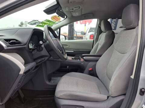 2021 Toyota Sienna LE 8-Passenger