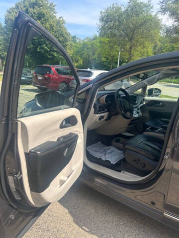 2017 Chrysler Pacifica Touring-L Plus