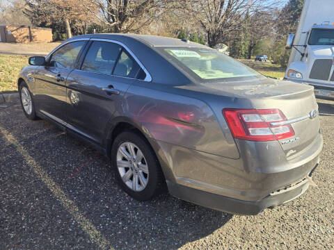 2014 Ford Taurus SE
