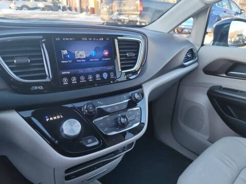 2017 Chrysler Pacifica Touring-L Plus