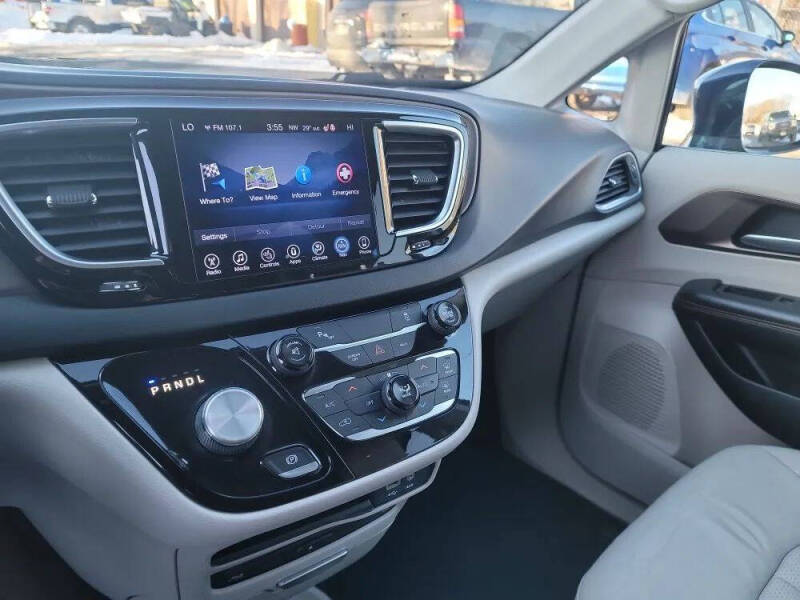 2017 Chrysler Pacifica Touring-L Plus
