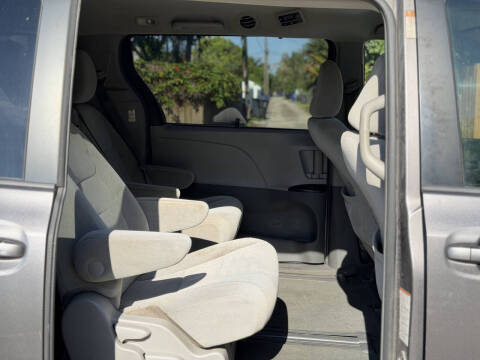 2015 Toyota Sienna LE Mobility 7-Passenger