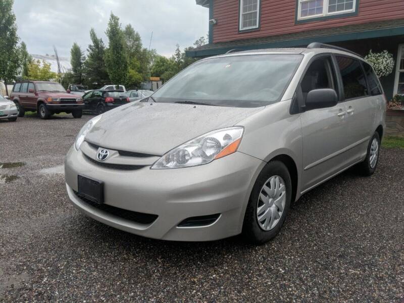 2007 Toyota Sienna for sale at Village Car Company in Hinesburg VT