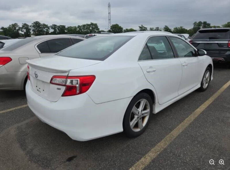 2014 Toyota Camry SE