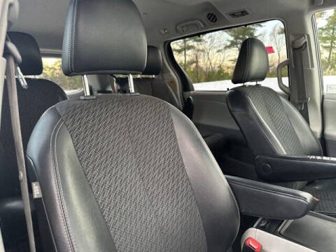 2013 Toyota Sienna SE 8-Passenger