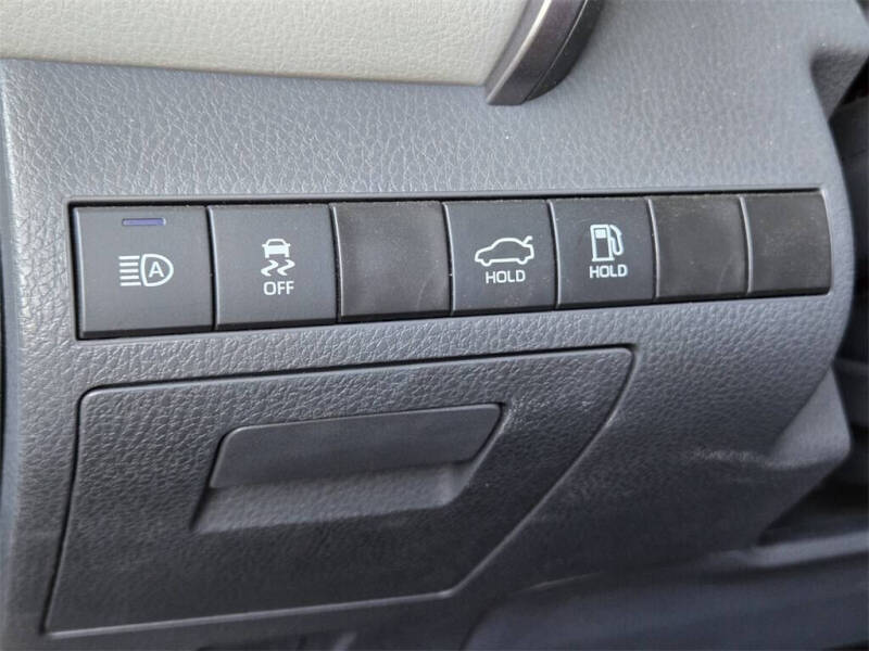 2024 Toyota Camry Hybrid SE