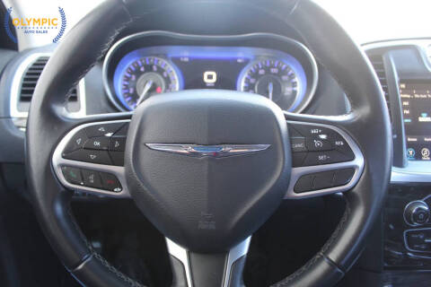 2017 Chrysler 300 Limited