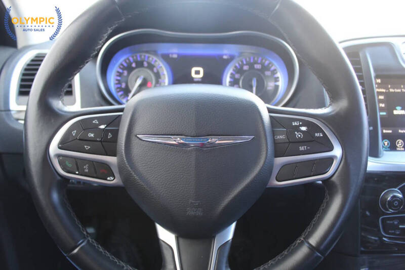 2017 Chrysler 300 Limited