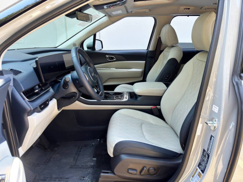 2025 Kia Carnival SX