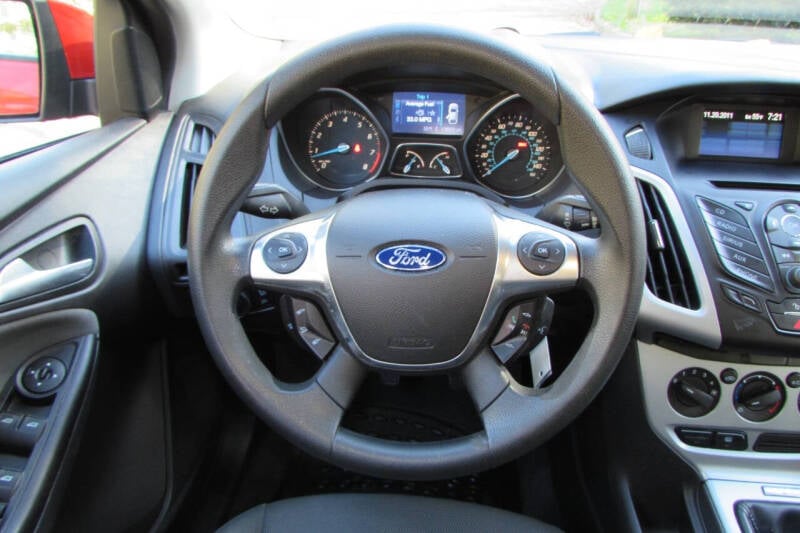 2012 Ford Focus SE photo 13