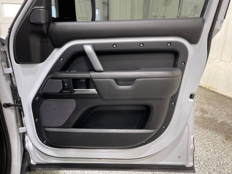 2022 Land Rover Defender 110 V8