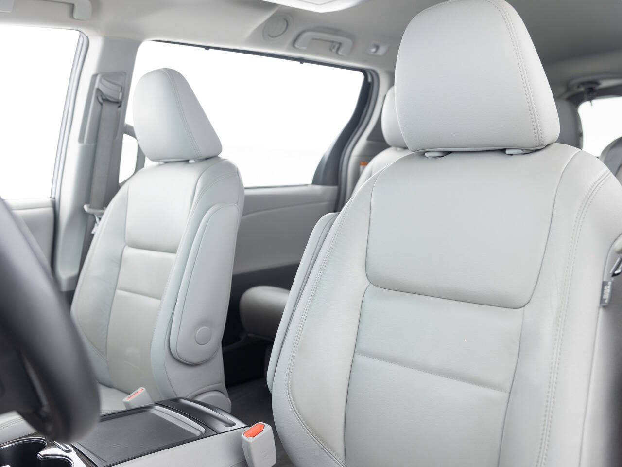 Used Car 2017 Toyota Sienna  Xle Premium 8 Passenger 4dr Mini Van For Sale Under $20,000 In Coal City, Illinois