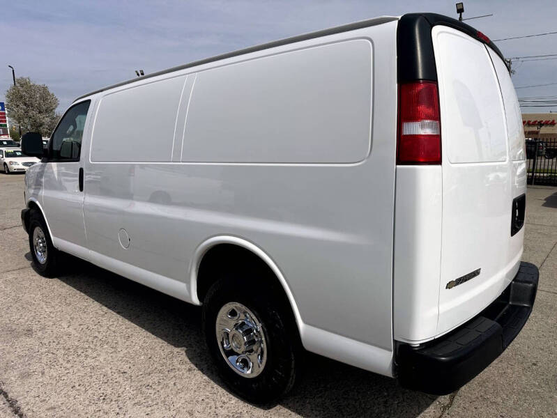 2021 Chevrolet Express 2500