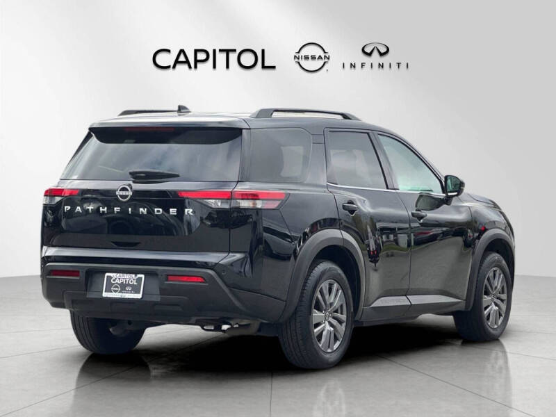 2025 Nissan Pathfinder SV
