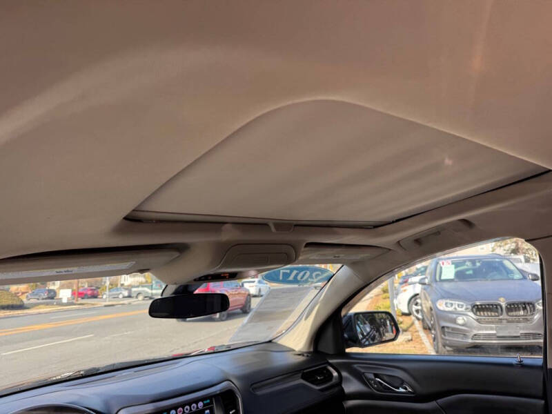 2017 GMC Acadia SLE-2