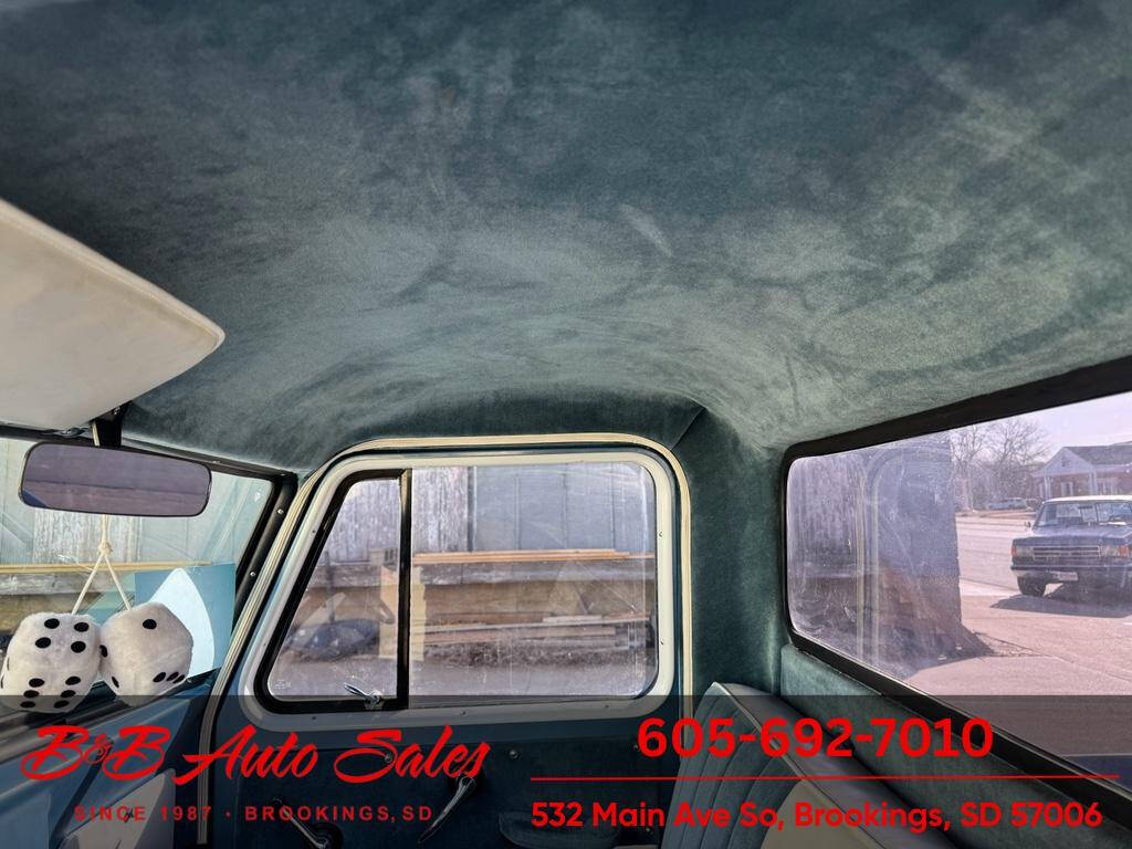 1962 Willys Jeep Pickup 21