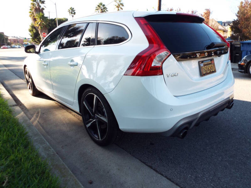 2016 Volvo V60 T6 R-Design Platinum