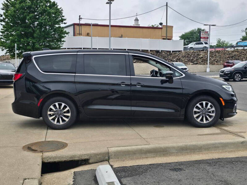 2024 Chrysler Pacifica Plug-In Hybrid Select