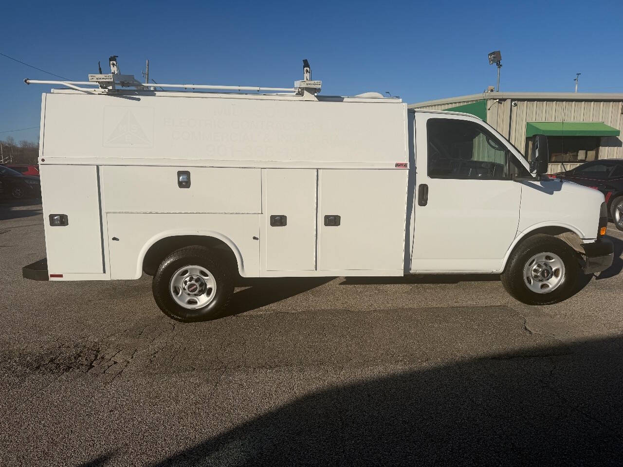 2014 GMC Savana Cutaway Work Van's photo