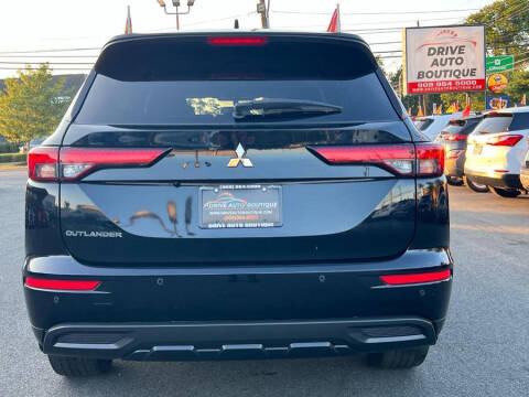 2022 Mitsubishi Outlander ES