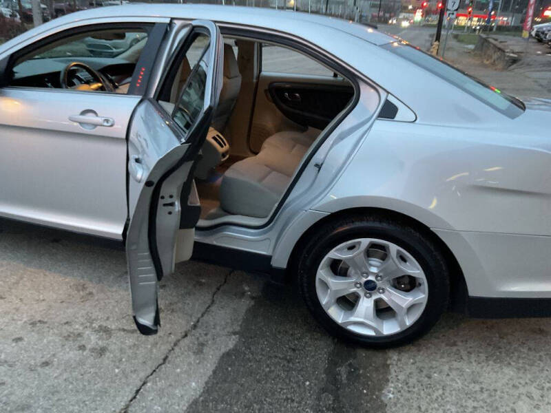 2012 Ford Taurus SEL