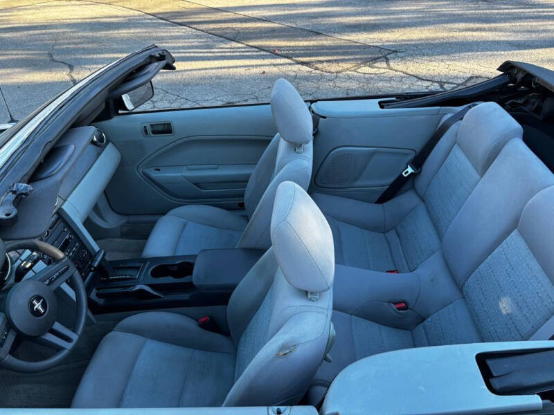 2007 Ford Mustang V6 Deluxe