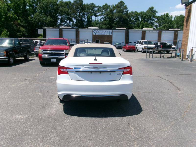 2013 Chrysler 200 Touring