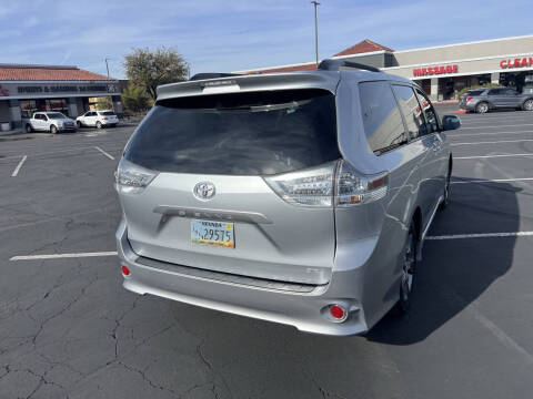 2016 Toyota Sienna SE Premium 8-Passenger