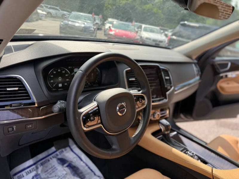 2016 Volvo XC90 T6 Momentum