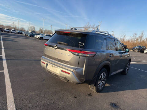 2023 Nissan Pathfinder SL