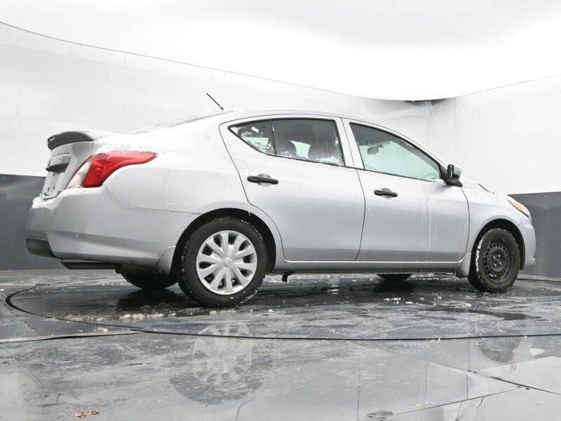 2019 Nissan Versa S Plus