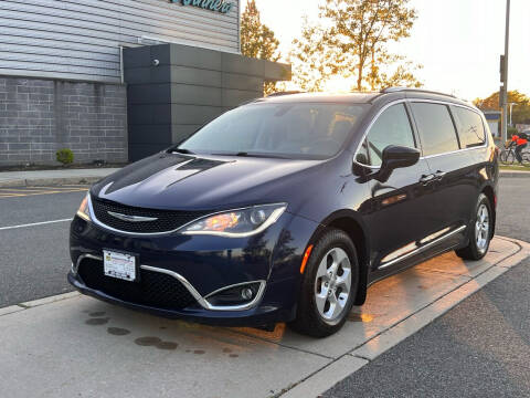 2017 Chrysler Pacifica for sale at Bavarian Auto Gallery in Bayonne NJ