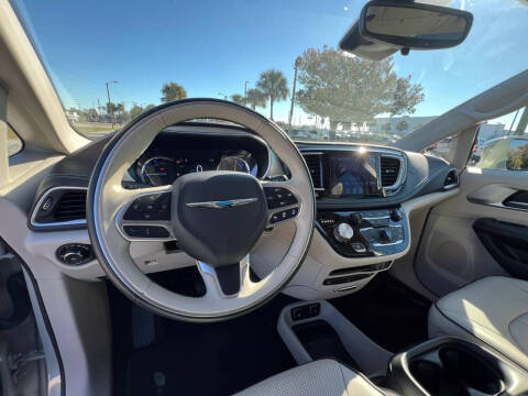 2017 Chrysler Pacifica Hybrid Platinum