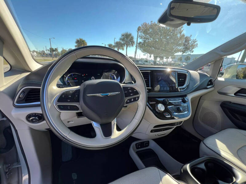 2017 Chrysler Pacifica Hybrid Platinum