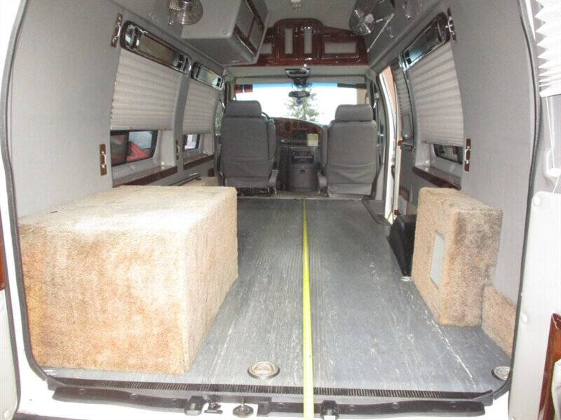 2004 Ford E-Series E-250 SD