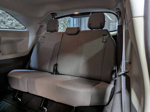 2022 Toyota Sienna LE 8-Passenger