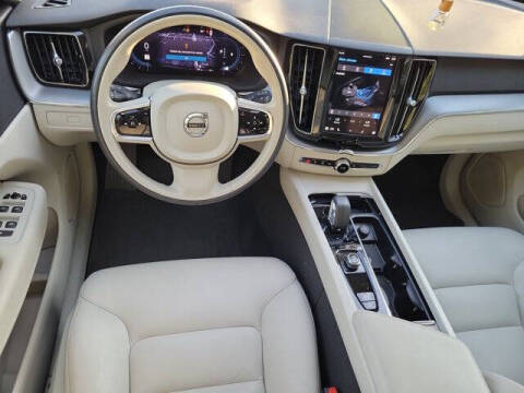 2024 Volvo XC60 B5 Core Dark Theme