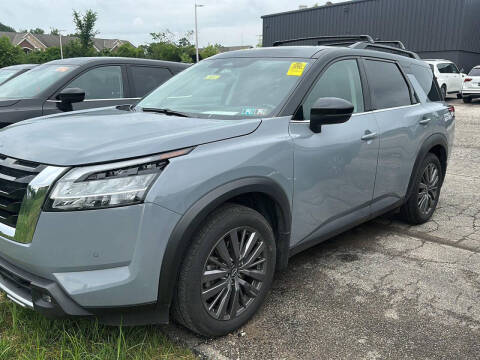 2022 Nissan Pathfinder for sale at Auto Center of Columbus in Columbus OH