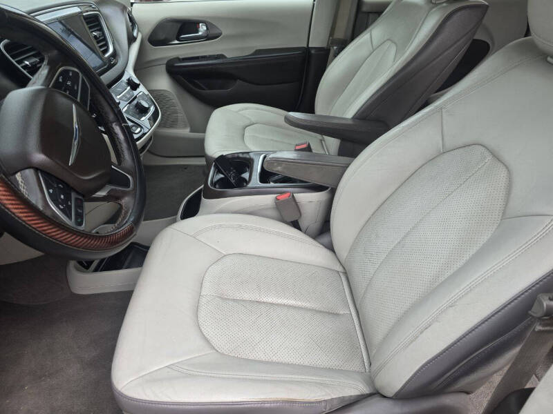 2017 Chrysler Pacifica Touring-L Plus