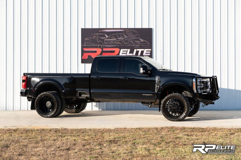 2023 Ford F-450 Super Duty Lariat's photo