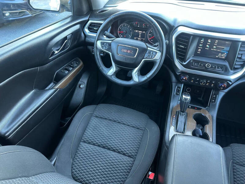 2017 GMC Acadia SLE-2