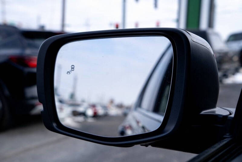 2023 Honda Pilot EX-L w/Rear Captain's Chairs