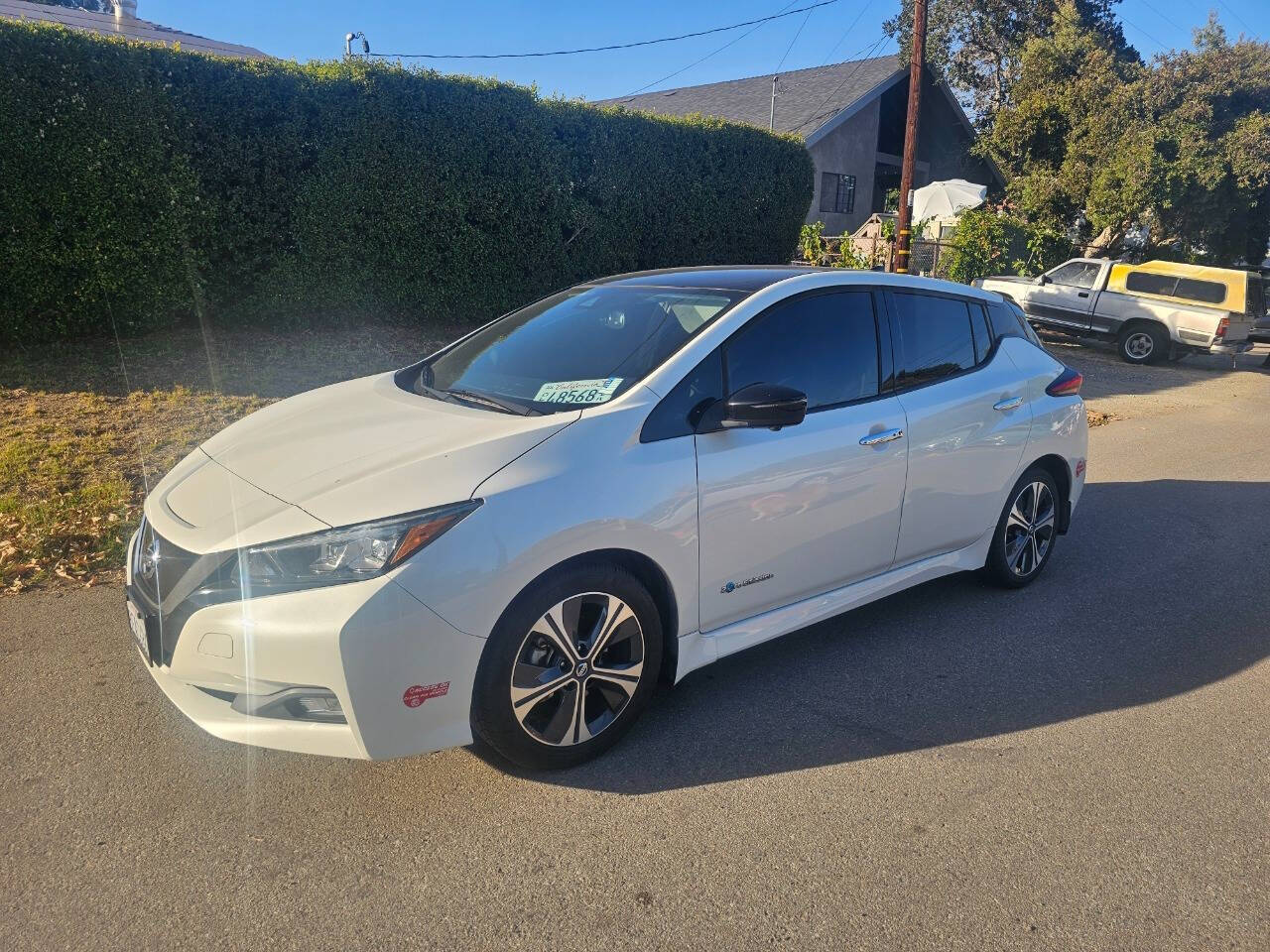 White 2018 Nissan LEAF SL SL 4dr Hatchback 2