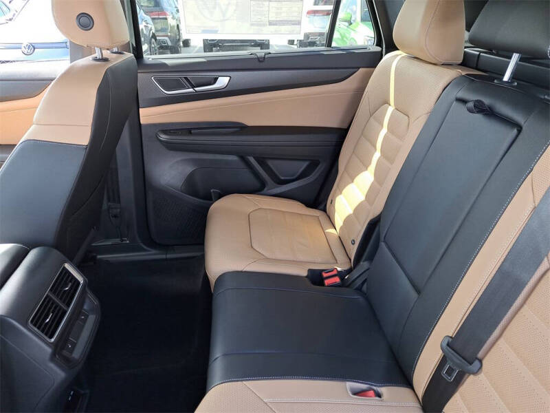 2026 Volkswagen Atlas Cross Sport SEL R-Line Black 4Motion