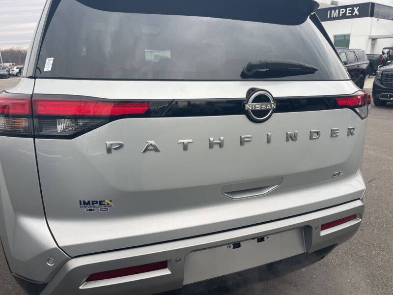 2023 Nissan Pathfinder SL