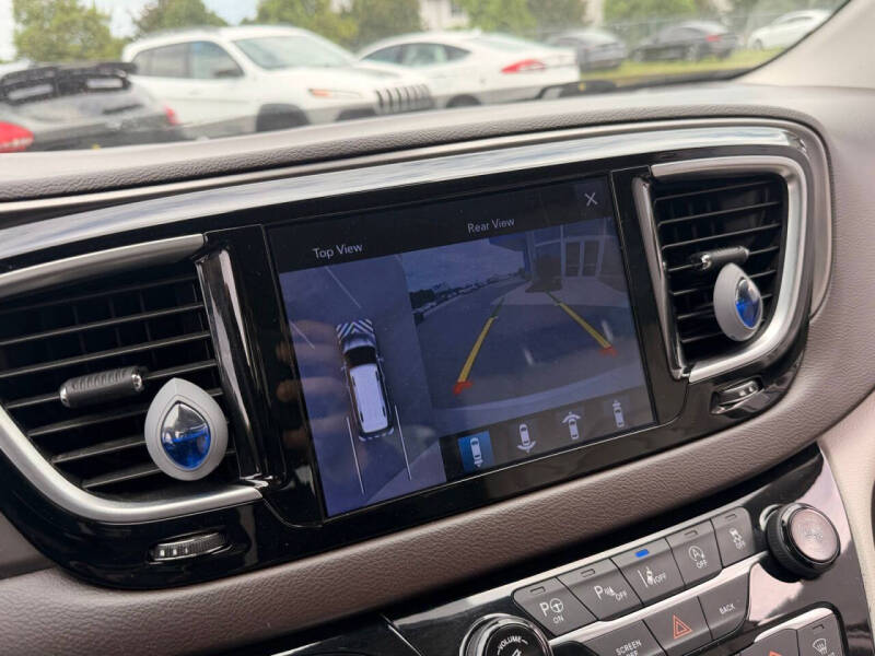 2017 Chrysler Pacifica Touring-L Plus