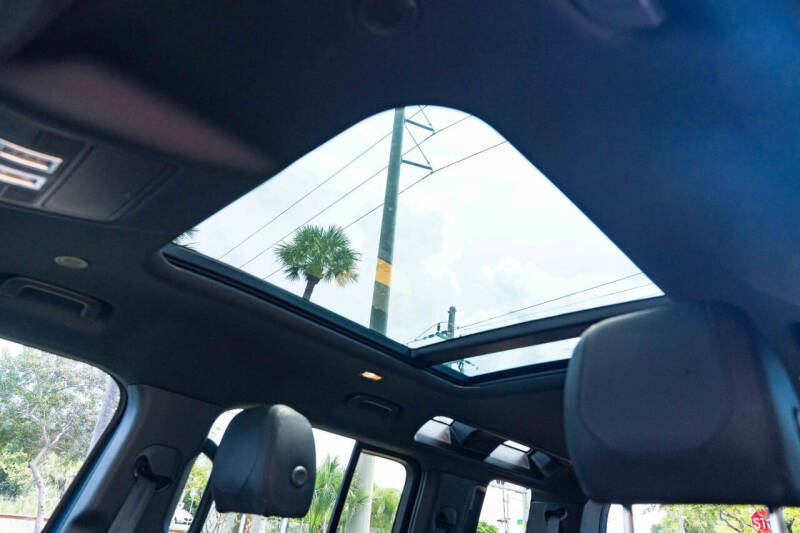 2022 Land Rover Defender 110 X-Dynamic SE