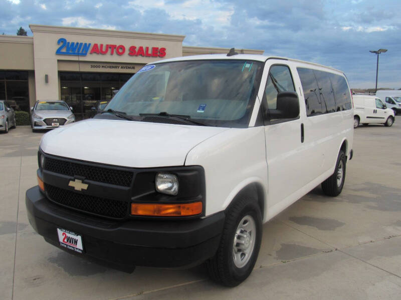 2016 Chevrolet Express Passenger LS's photo